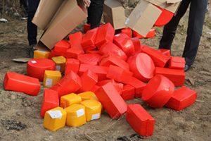 В Красноярске полторы тонны сыра из Голландии попали под бульдозер