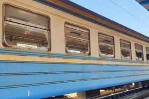 В Киевской области подростки разгромили вагон электропоезда: преступников задержали