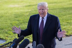 Трамп разрешил армии использовать "смертоносную силу" против "караванов мигрантов"