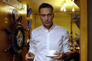 Навального выпустили за границу - он пообещал подать в суд