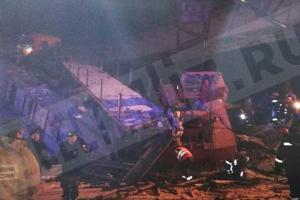 В сети появились первые кадры обрушения моста в России