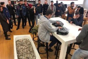 Россиянин купил iPhone, расплатившись за него ванной мелочи