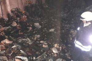 В Рубежном 9 часов тушили пожар на складе вторсырья 
