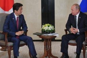Передача Курил Японии: Абэ пообещал Путину не размещать на островах американские базы