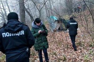 Убийство девочки под Харьковом: на месте трагедии нашли мужской ботинок и презерватив