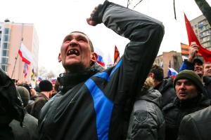 "Кто был на митингах в Донецке, того Хеллоуином не удивишь", - журналист показал "счастливых" людей без масок