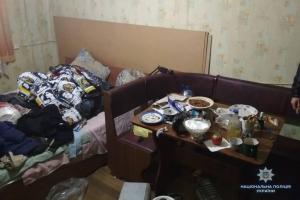 "Почти месяц не появлялась дома": на Луганщине женщина бросила маленьких детей на сожителя