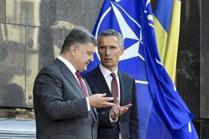 Атака на украинские корабли: Порошенко срочно созвонился с генсеком НАТО