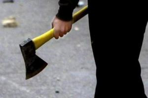 В России подросток принес в школу топор, ножи и бензин, после чего принял яд в кабинете директора