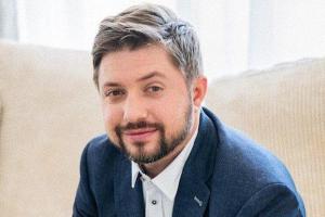 Жена Александра Бережка рассказала, как изменился актер "Дизель Шоу" после ДТП
