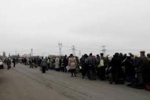 На блокпостах "ДНР" люди ночуют в очередях в морозы