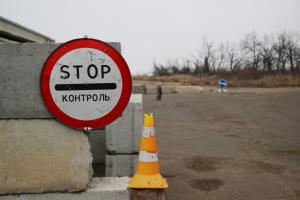 Военное положение: на въездах в Сумы уcтанавливают блокпосты