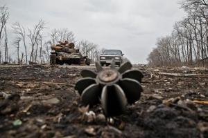 "Дом разнесло": Золотое под огнем боевиков, звуки взрывов доносятся до Лисичанска
