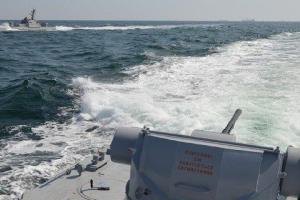 Российский корабль протаранил украинский буксир в Азовском море