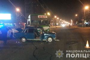 В Харькове столкнулись автобус и ВАЗ, есть пострадавшие