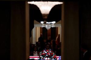 На Капитолийском холме американцы прощаются с Джорджем Бушем-старшим