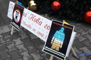 Болгары украсили елку из России желто-голубыми корабликами