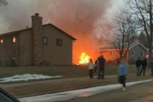 В США самолет упал на жилые дома - есть жертвы