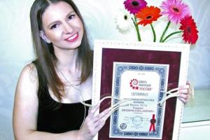 Россиянка отрастила самые длинные в стране ногти