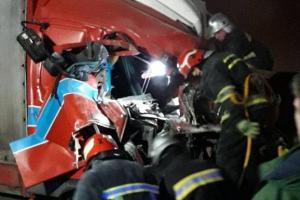 На Хмельнитчине грузовик влетел в здание кафе: трое погибших и двое травмированных
