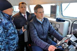 Министры обороны Украины и Британии вышли в Черное море на бронированном артиллерийском катере