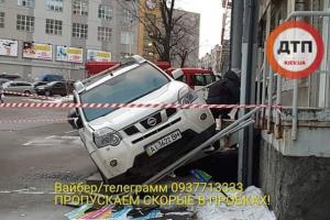 В Киеве произошла перестрелка с ДТП: полиция разыскивает черную Volvo