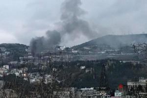 В Ялте горит завод "Стройдеталь"