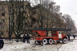 Обрушение дома в Фастове: спасатели продолжают разбор завалов