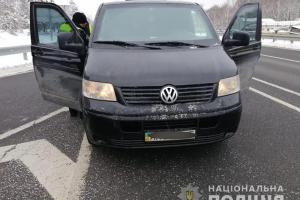 На Киевщине полицейские остановили автомобиль с похищенным человеком, изъято оружие