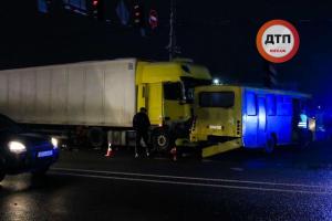 Под Киевом фура снесла 6 автомобилей, есть пострадавшие