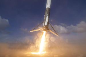 В США стартовала ракета Falcon 9