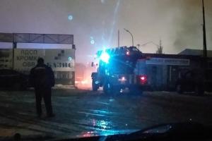 Пожар в Санкт-Петербурге: всю ночь горел крупный склад с бумажной продукцией