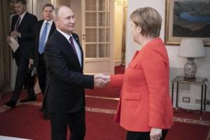 Путин и Меркель обсудили ситуацию в Азовском море и Сирии