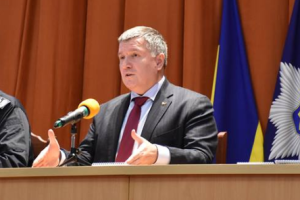 Аваков пообещал полицейским и спасателям Луганщины льготные кредиты на квартиры