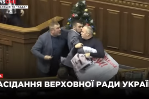 В Раде произошла жесткая драка после принятия закона об УПЦ МП