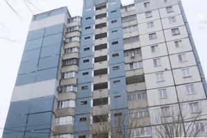 В Кривом Роге женщина с ребенком на руках спрыгнула с 10-го этажа