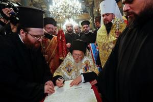 Томос об автокефалии ПЦУ доставили в Киев - СМИ