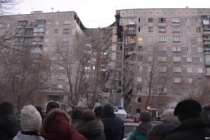 Власти приняли решение по разрушенному дому в Магнитогорске: людей оставят жить в уцелевших подъездах