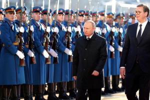 "Когда фотографы не придворные": Сеть взорвали фото низкорослого Путина