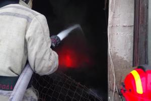 В Лисичанске произошел пожар на предприятии: спасены двое мужчин