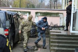Суд РФ продлил меру пресечения 12 украинским морякам
