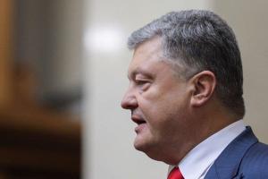 "Лавры Януковича не дают покоя": Порошенко в Запорожье сорвал шапку с девушки
