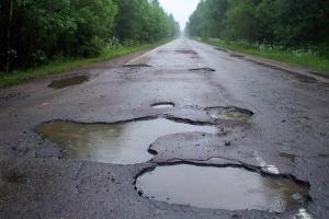  На Луганщине подрядчика подозревают в присвоении 1,4 млн гривен, выделенных на ремонт дороги