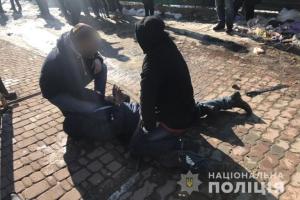 На Прикарпатье злоумышленник обстрелял радиостанцию и ранил полицейского ножом