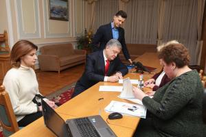 Порошенко подал документы в ЦИК