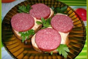 Супрун объяснила, чем опасен бутерброд с колбасой