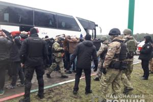 Полиция перехватила на въезде в Одессу автобусы с "титушками": изъято оружие