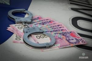 Ожидает уголовная ответственность: В Рубежном мужчина пытался патрульным предложить взятку