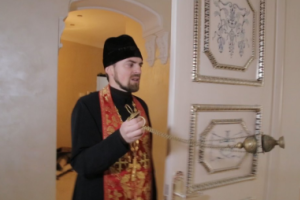 ПЦУ освятила элитную квартиру Януковича перед сдачей в аренду