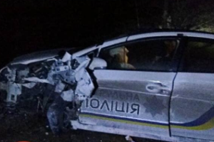 В Северодонецке машина патрульной полиции врезалась в столб, один полицейский получил травмы